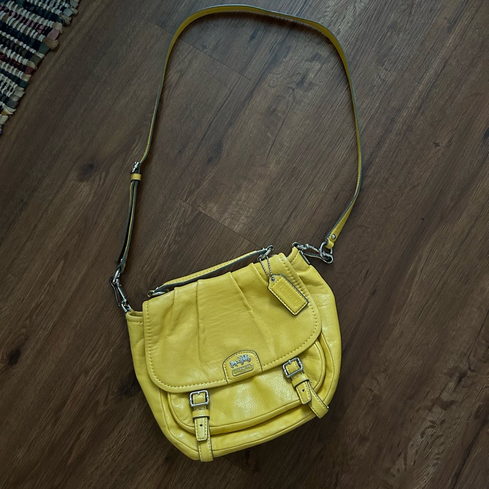 COACH purse YELLOW lightly used lightly shoulder bag